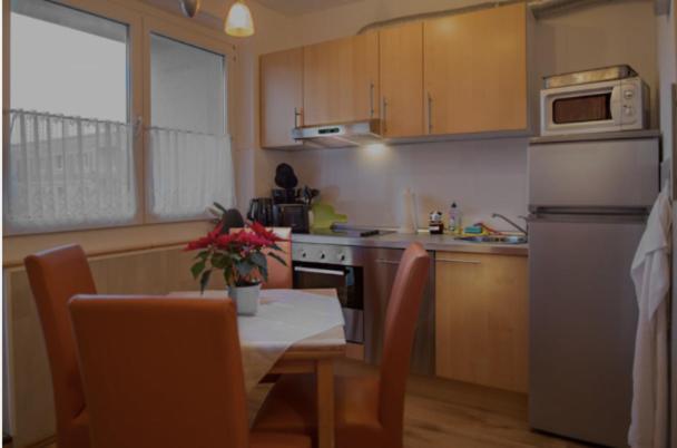 H&H Apartments Im Herzen Der Stadt Teilweise Mit Balkon Ruhig Zentral Modern Mit Kueche Γκράιφσβαλντ Εξωτερικό φωτογραφία