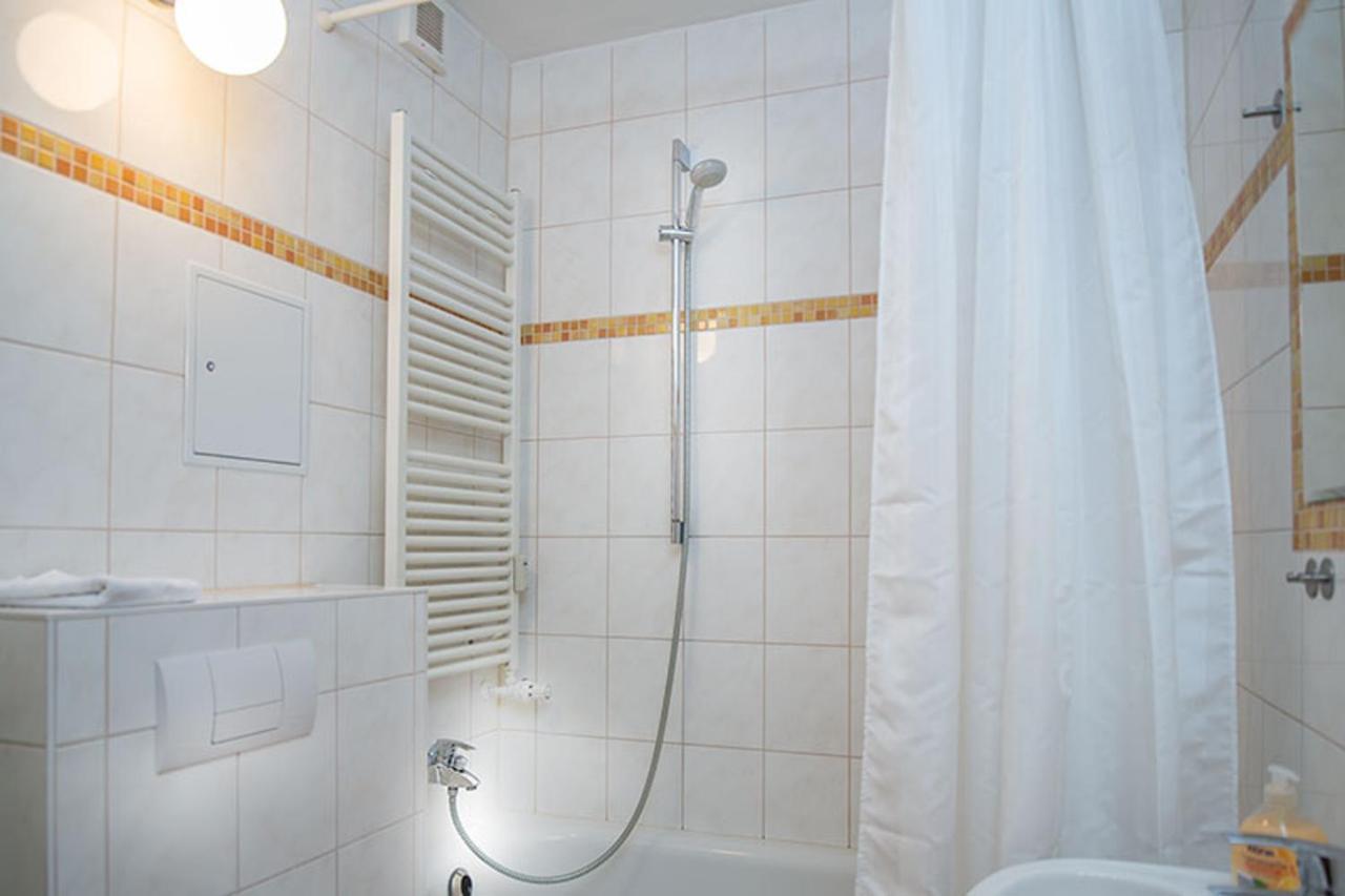 H&H Apartments Im Herzen Der Stadt Teilweise Mit Balkon Ruhig Zentral Modern Mit Kueche Γκράιφσβαλντ Εξωτερικό φωτογραφία