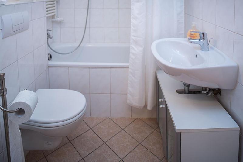 H&H Apartments Im Herzen Der Stadt Teilweise Mit Balkon Ruhig Zentral Modern Mit Kueche Γκράιφσβαλντ Εξωτερικό φωτογραφία